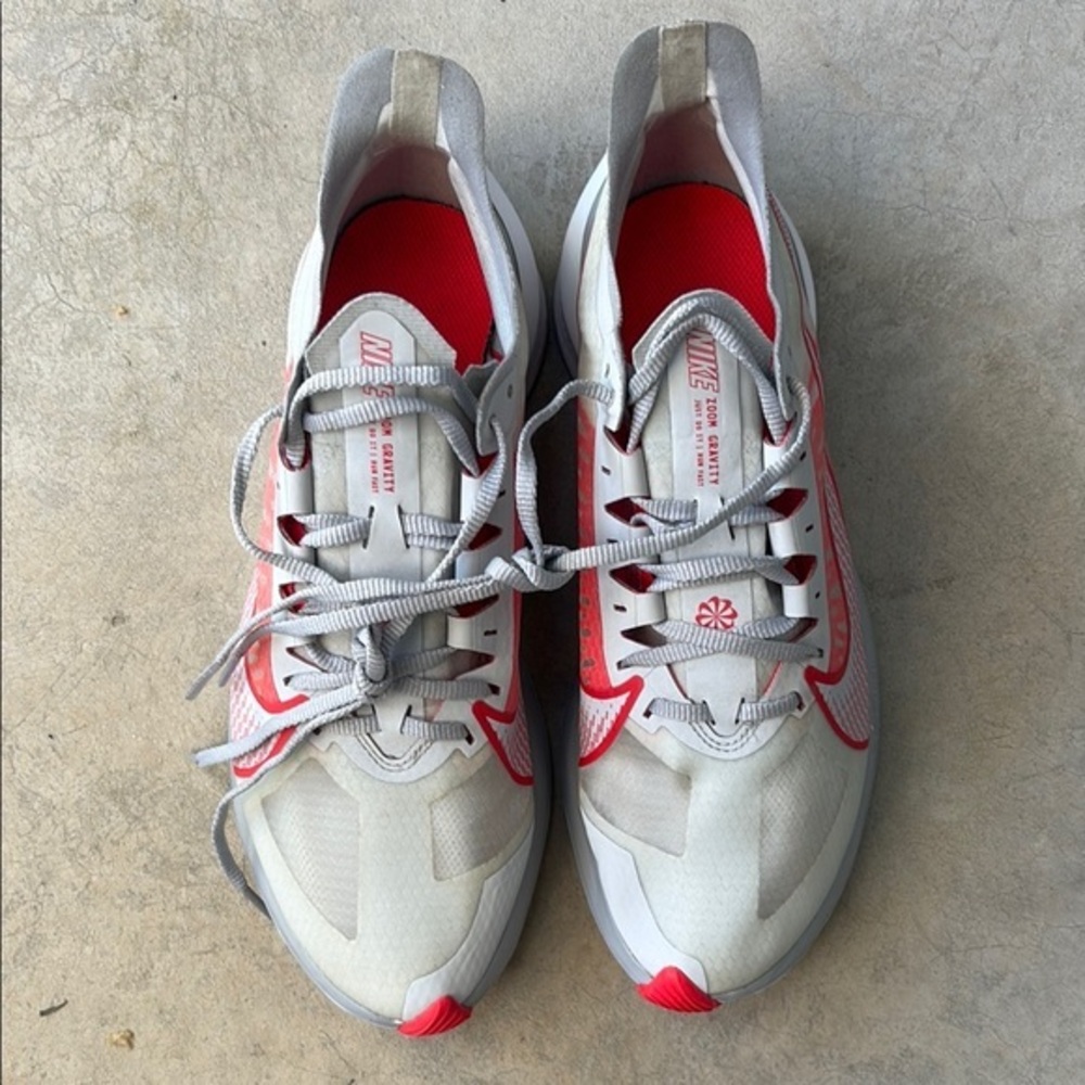 Nike Zoom Gravity Coral, Grey and White Sneakers